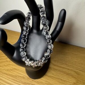 Glass White/Black Center Mini Elastic Bracelet Metal Antique Silver Plate Flower